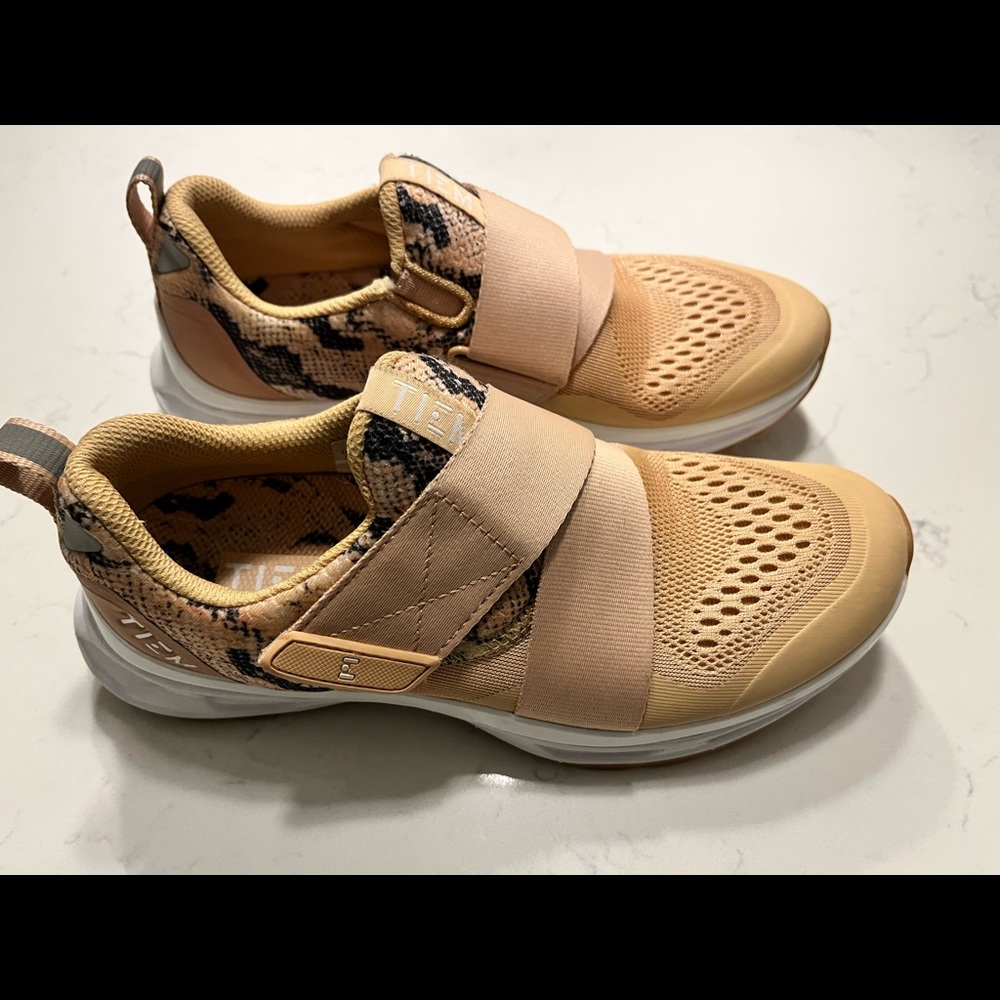 TIEM cycling shoes. Size 6.
